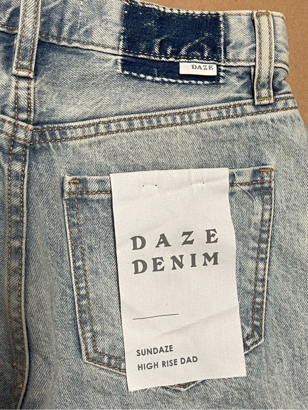 Daze Denim Women's Sundaze High Rise Dad Distressed Jeans Size 24 NWT 27x27 - Picture 9 of 11